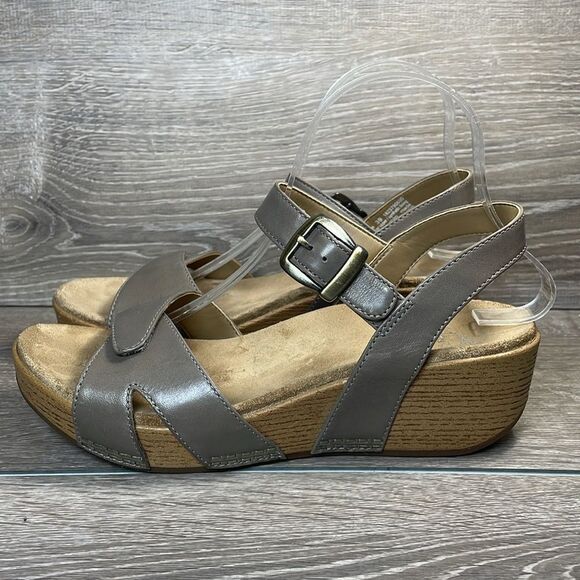 Dansko Laurie Taupe Leather Women's Sz 9/EU 39 Ankle Strap Alt Closure Sandals - Picture 3 of 11